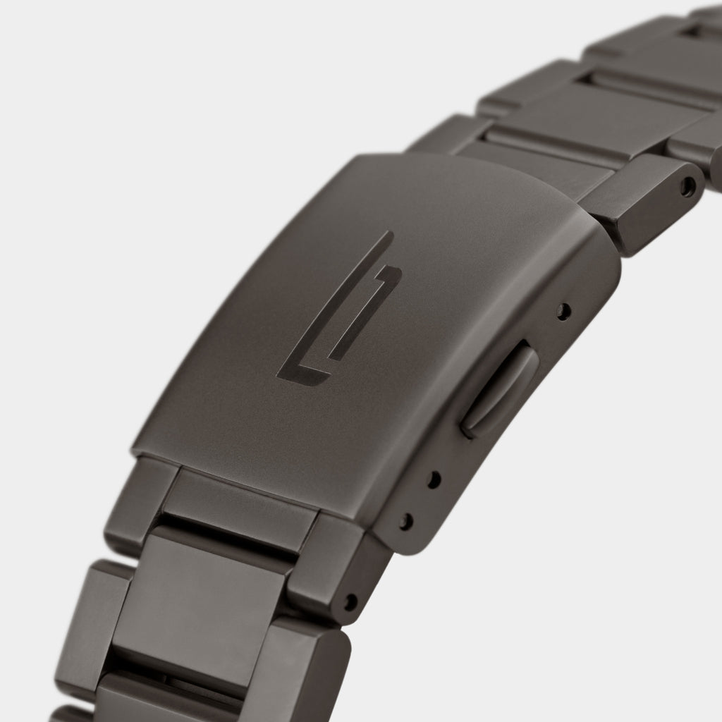 Chronograph – Dark Silver White