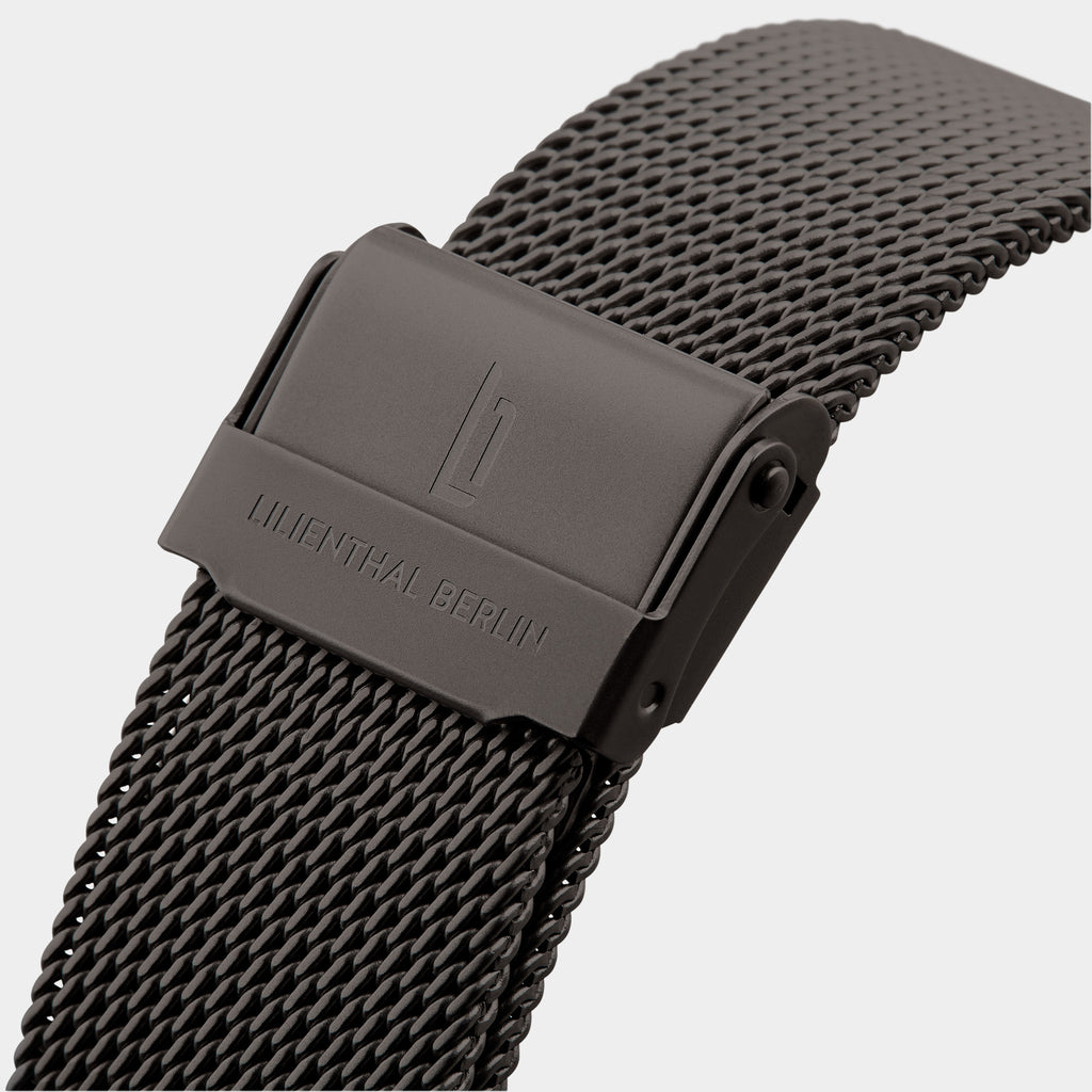 Chronograph – Dark Silver White